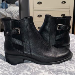 ANNE KLEIN- Black ankle booties (6M)